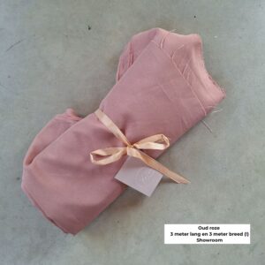 Oud roze outlet stof van 3 meter geschikt voor een statafelkleed bij bruiloften en stijlvolle events.