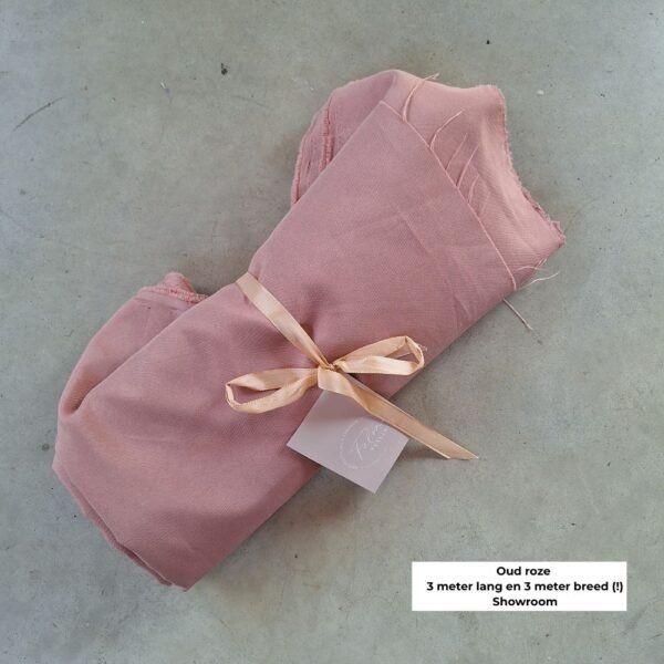 Oud roze statafelkleed stof 3 meter Oud roze outlet stof van 3 meter geschikt voor een statafelkleed bij bruiloften en stijlvolle events.