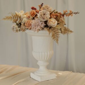 Franse vaas met bloemen voor bruiloftstyling