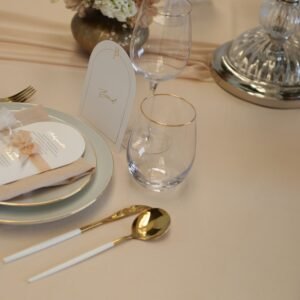 Waterglas met gouden rand huren Waterglas met gouden rand bij goud bestek en dinerbord