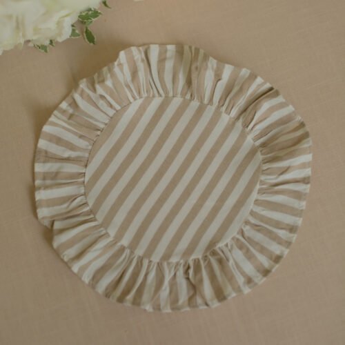 Wit-beige gestreept stoffen onderbord met ruches